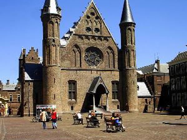 800px-Ridderzaal_op_het_Binnenhof-1.jpg