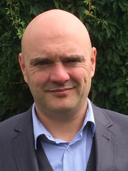 Ronald Hut.jpg