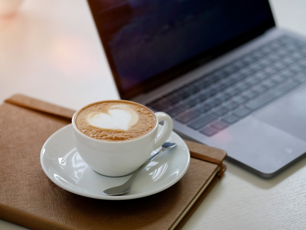 Koffiebreak_met laptop